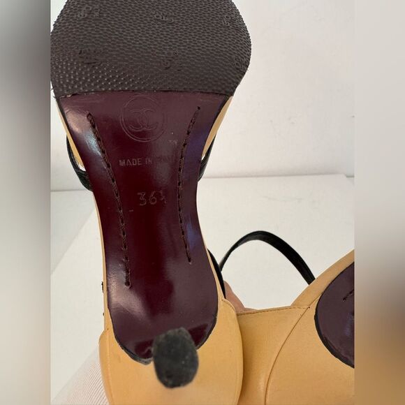 Chanel Beige & Black Captoe Vintage Y2K Mary Jane CC Buckle Pin Up Heels Pumps - Picture 7 of 11